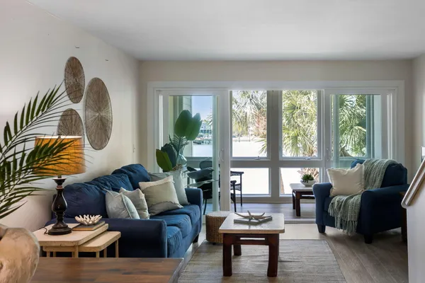 35 W MARINERS CAY DR