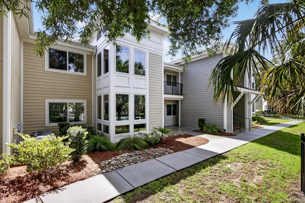 271 ALEXANDRA DR 5