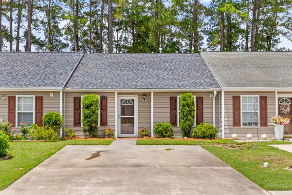 1645 DEXTER LN