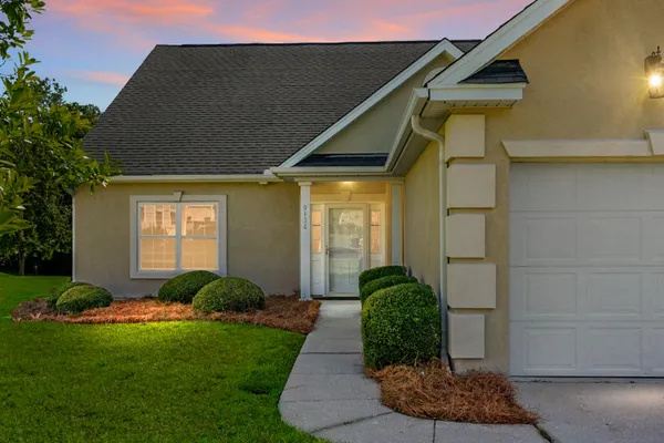 9136 SOUTHERN GROVE CT