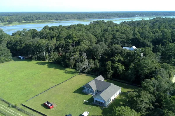 5022 FARM RETREAT RD