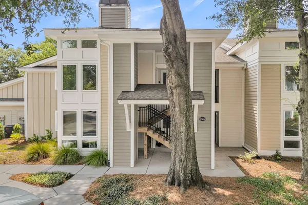 275 ALEXANDRA DR 11