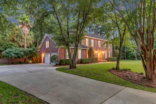 312 E SHEPARD LN