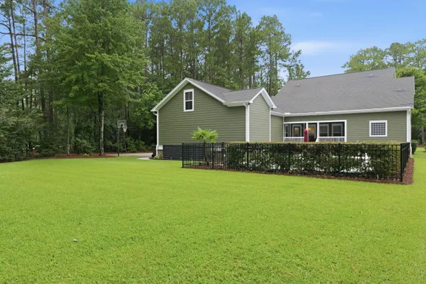 207 SUMMER BREEZE WAY