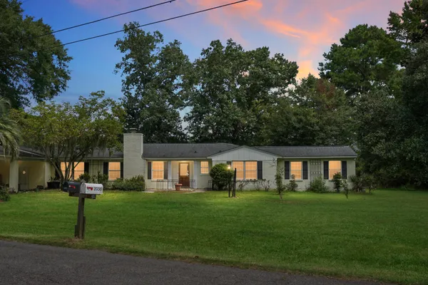 2041 OLD FORT AVE