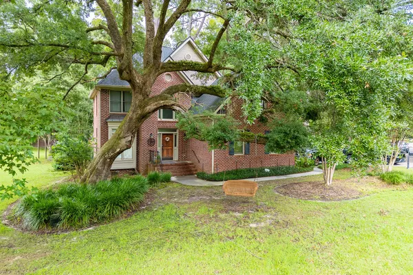 101 RIVERWOOD LN