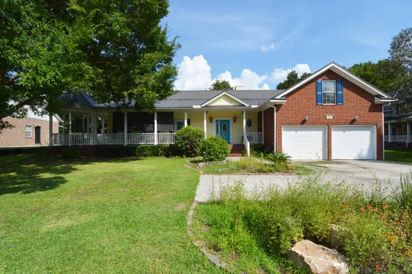 1618 CEDAR AVE