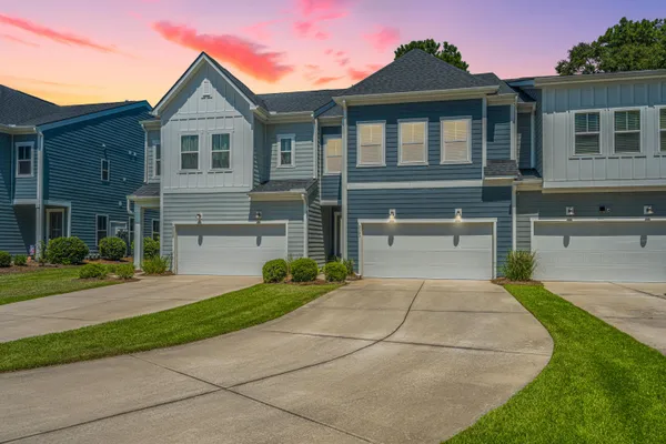 3090 EMMA LN