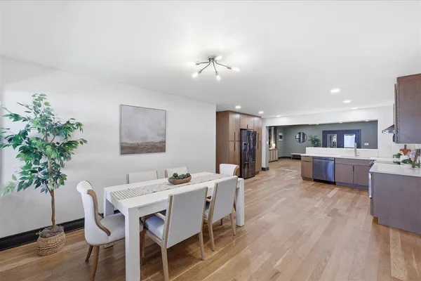 1203 VALLEY DR