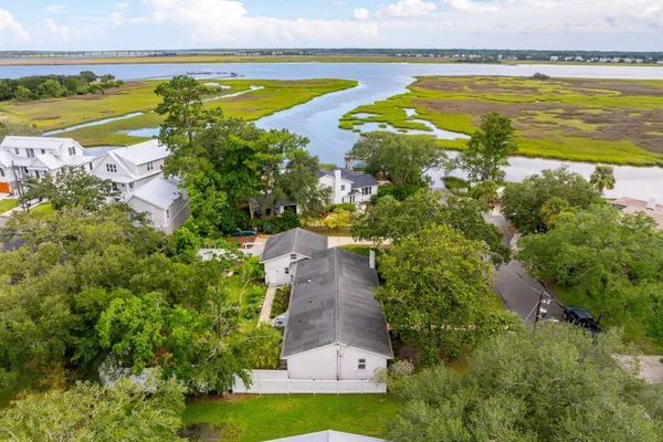 209 CYNTHIA LN