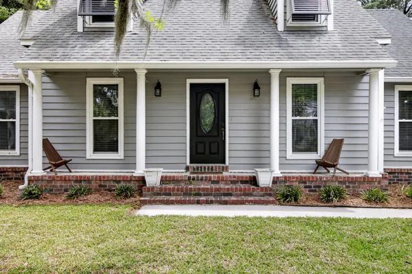 27 WESTSIDE DR