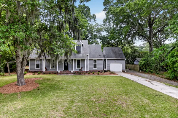 27 WESTSIDE DR