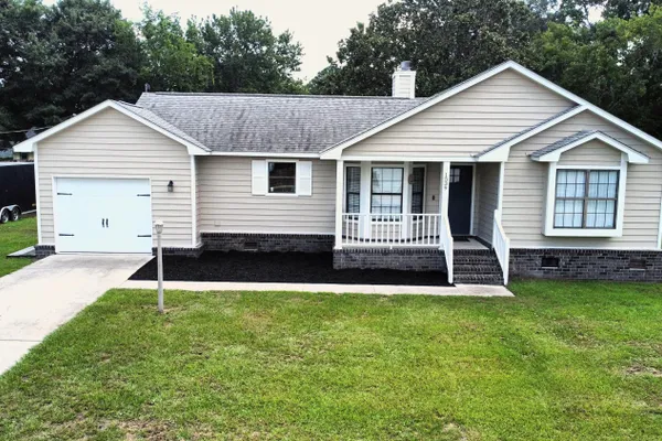1539 KENTWOOD CIR