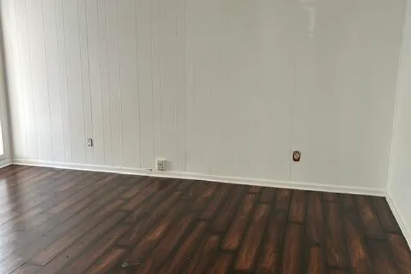 202 PELICAN LN