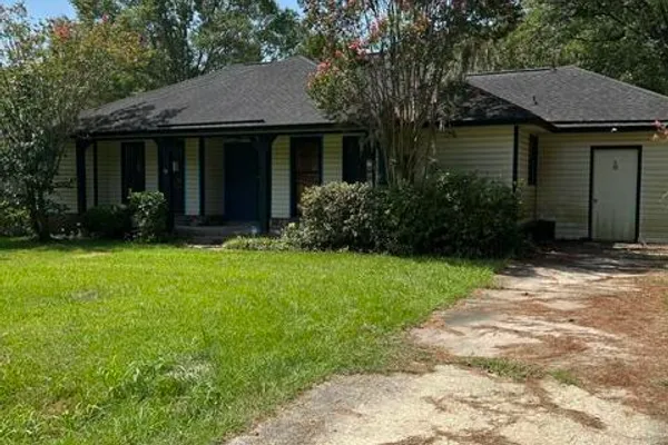 202 PELICAN LN