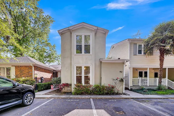 982 HARBOR OAKS DR