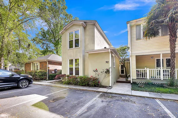982 HARBOR OAKS DR