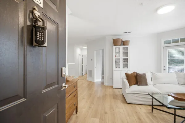 45 SYCAMORE AVE 1323