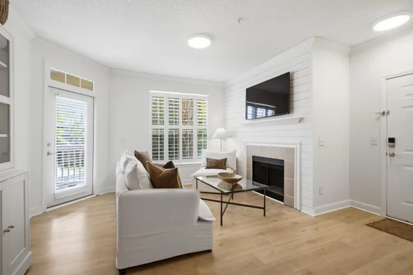 45 SYCAMORE AVE 1323