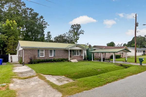 725 HOSS RD