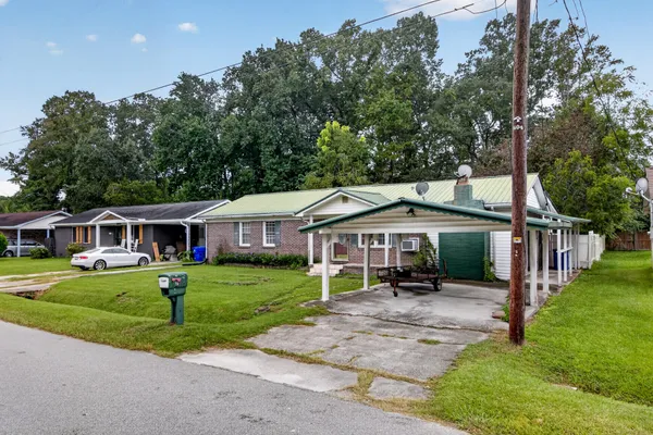 725 HOSS RD