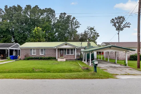 725 HOSS RD