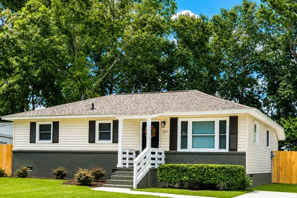 221 FARM RD