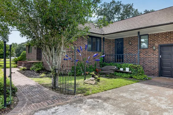 1103 CASS DR