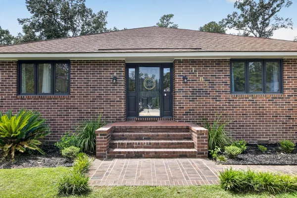 1103 CASS DR