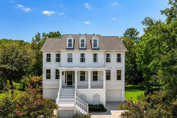 3048 RIVERWOOD DR