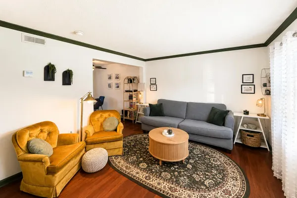 415 PARKDALE DR 6B