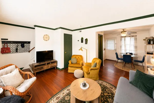 415 PARKDALE DR 6B