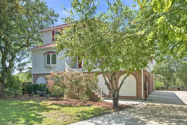 221 MARSH OAKS DR