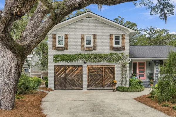 213 SHADY LN