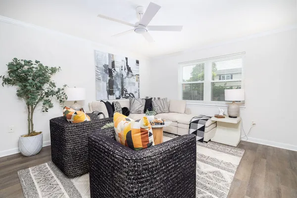 415 PARKDALE DR 2F