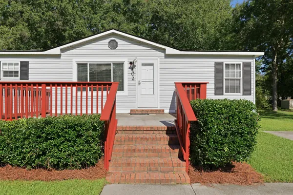 102 DEAN DR
