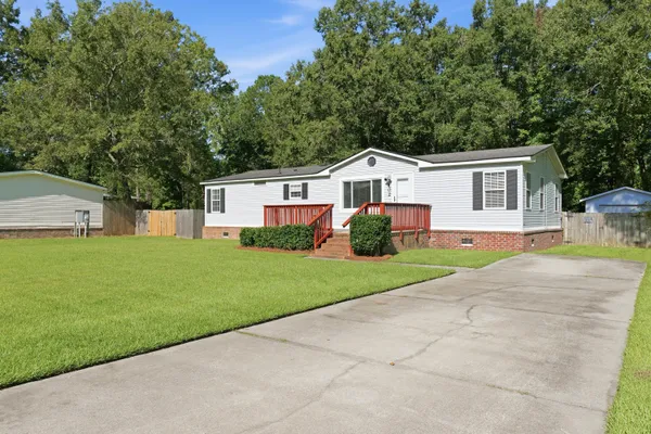 102 DEAN DR