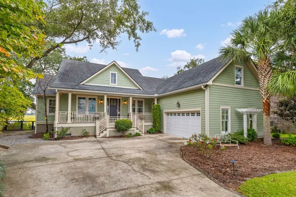 823 COLONY DR