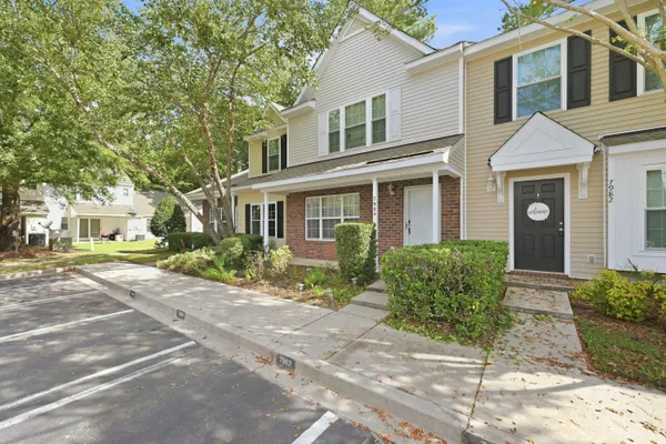 7984 SHADOW OAK DR