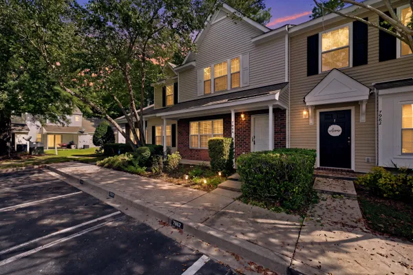 7984 SHADOW OAK DR