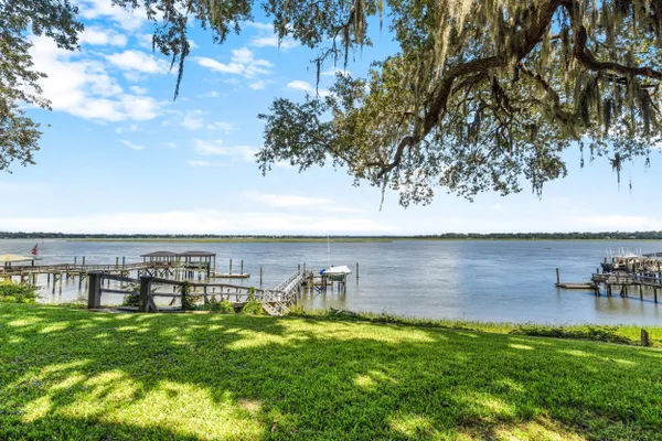 122 SPANISH POINT DR