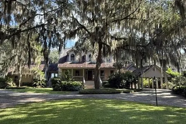 122 SPANISH POINT DR