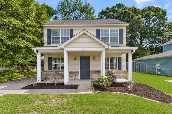 42 WOODLEAF CT