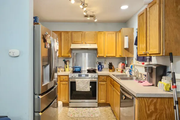 8056 SHADOW OAK DR