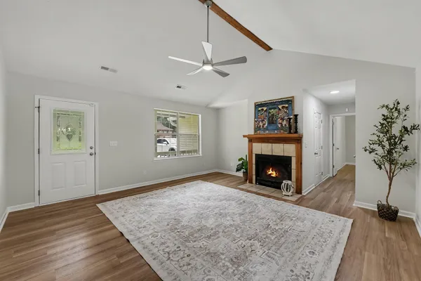 218 BEVERLY DR