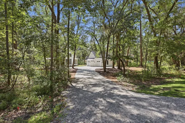 4 BLAKE LN