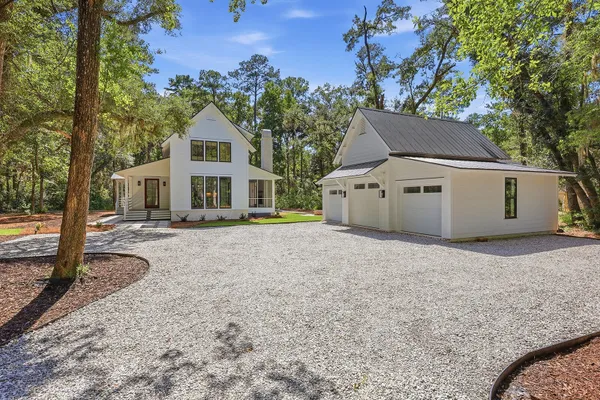 4 BLAKE LN