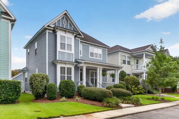 208 WHITE GABLES DR