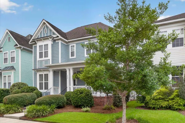 208 WHITE GABLES DR