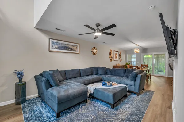 2441 SCHOLAR LN